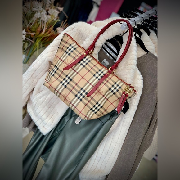 ❌SOLD❌Authentic Burberry tote with red leather - Picture 5 of 17